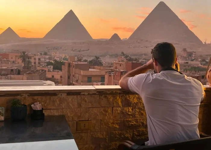 Pyramids Inn